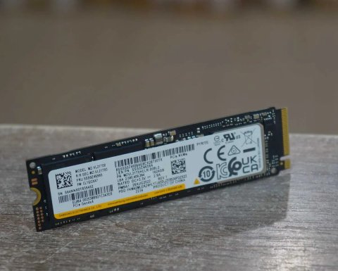 SSD накопичувач Samsung (MZVLB1T0HBLR-000L2) 1000ГБ Б/У TVOYO