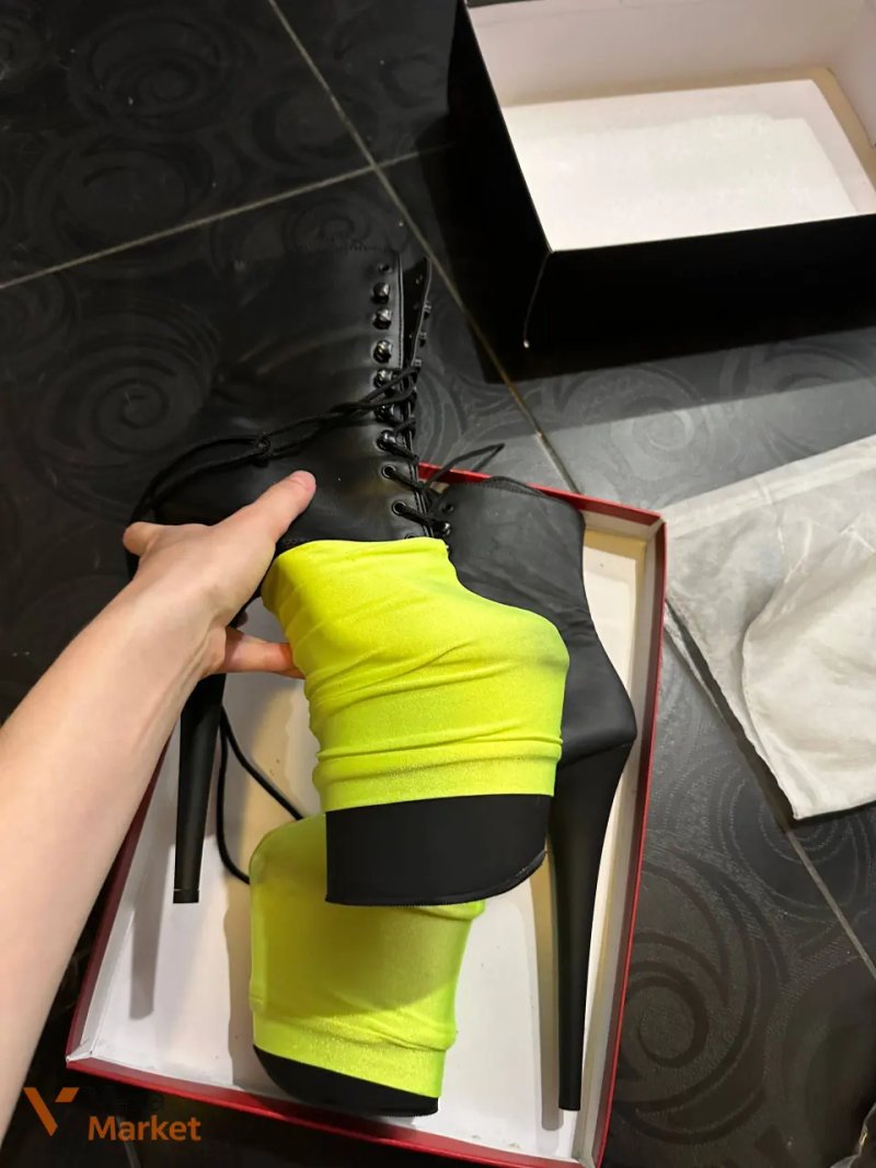 Стартовий сет для Exotic Pole Dance / стрип-пластики: стріпи Pleaser Flamingo-1020, наколінники Bestie, рідка магнезія Sticky Molly — фото 2
