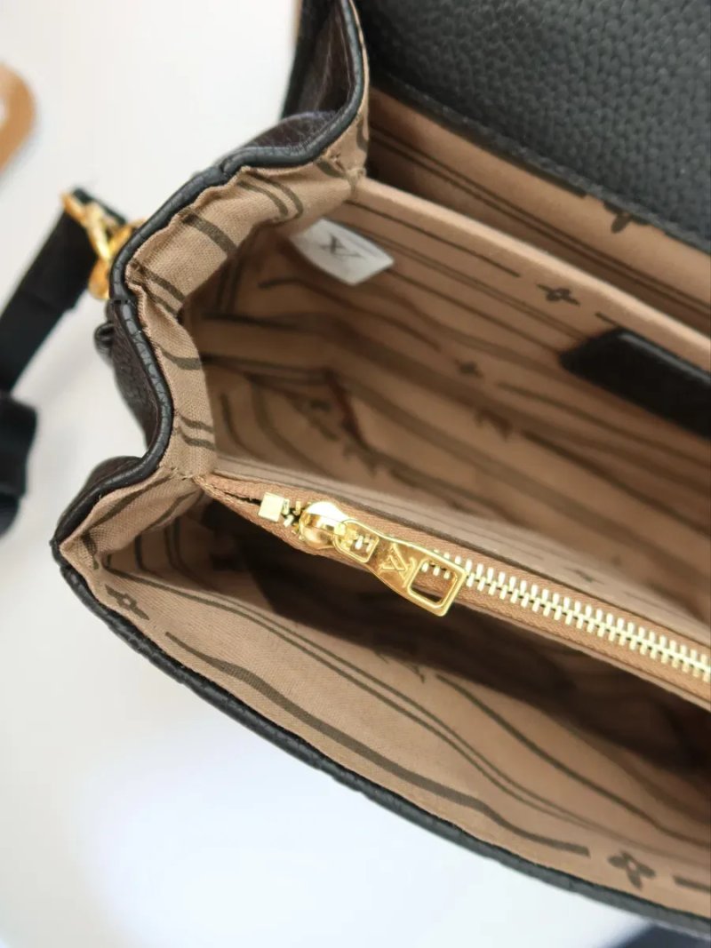 Стильна жіноча сумочка чорна шкіряна натуральна шкіра Louis Vuitton Pochette Metis black сумка женская черная кожаная натуральная кожа луи витон метис — фото 7