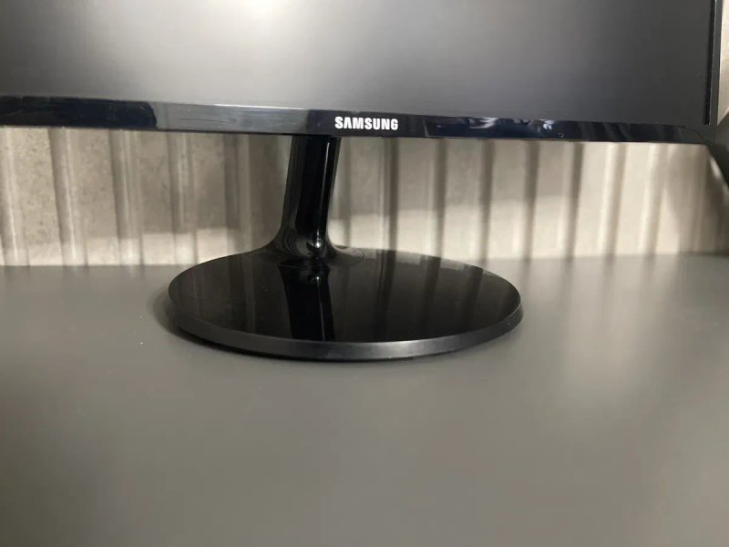 Стильний PLS монітор на 24 дюйми Samsung 24F350F full hd — фото 2