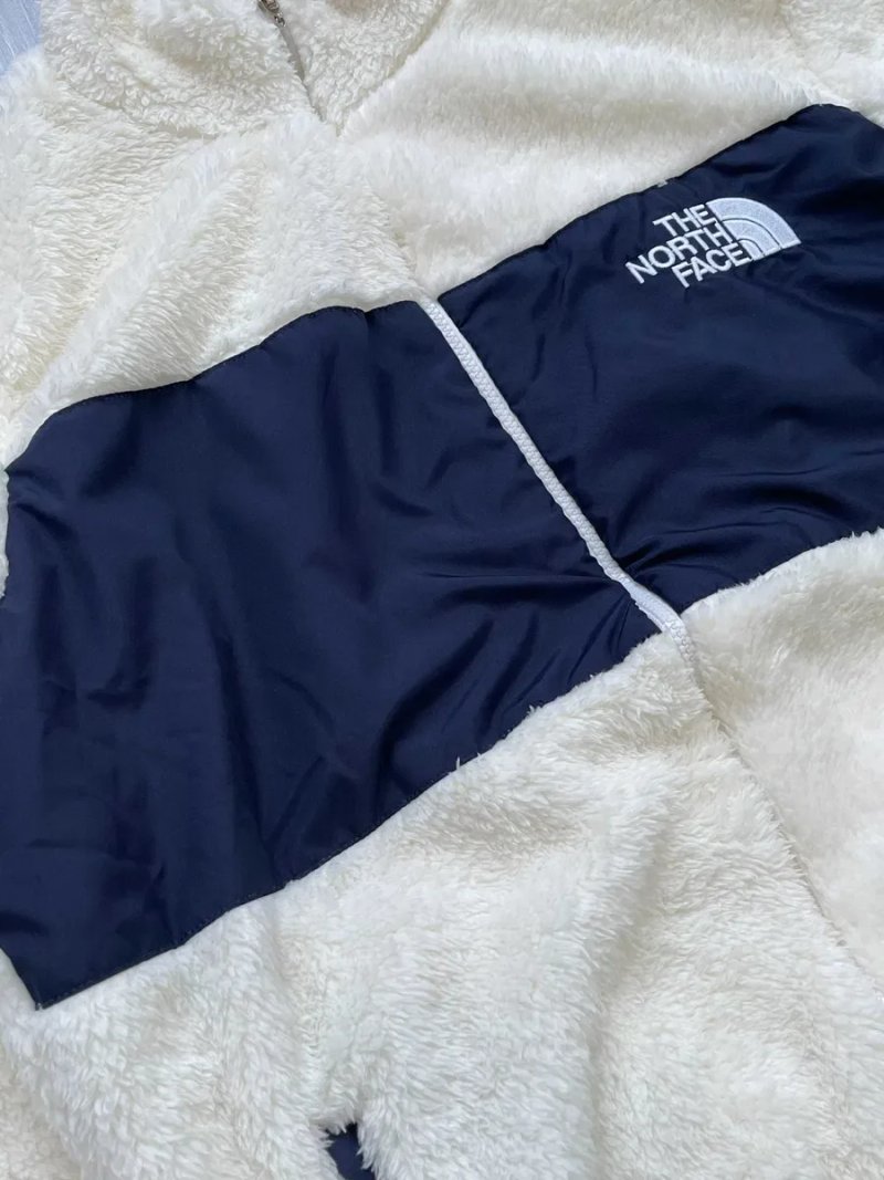 Стильний теплий жакет The North Face у білому кольорі — фото 3