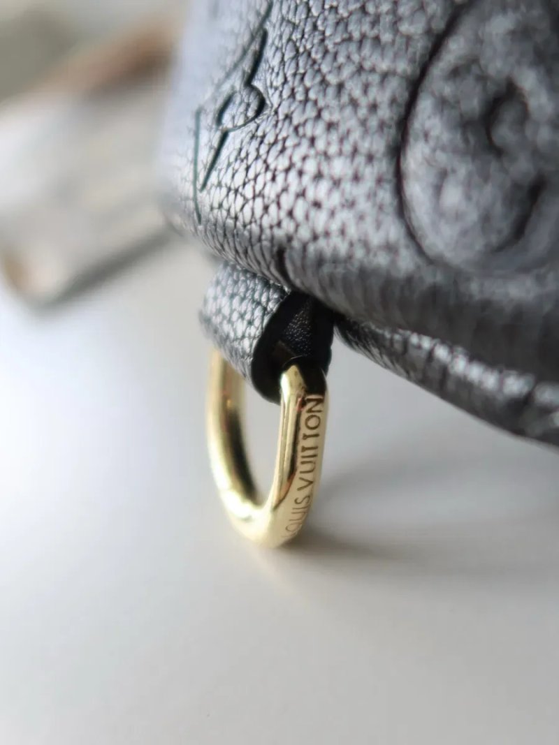 Сумка бананка чоловіча жіноча чорна Louis Vuitton bumbag black натуральна шкіра шкіряна мужская женская кожаная черная сумочка на пояс  луи витон LV — фото 3