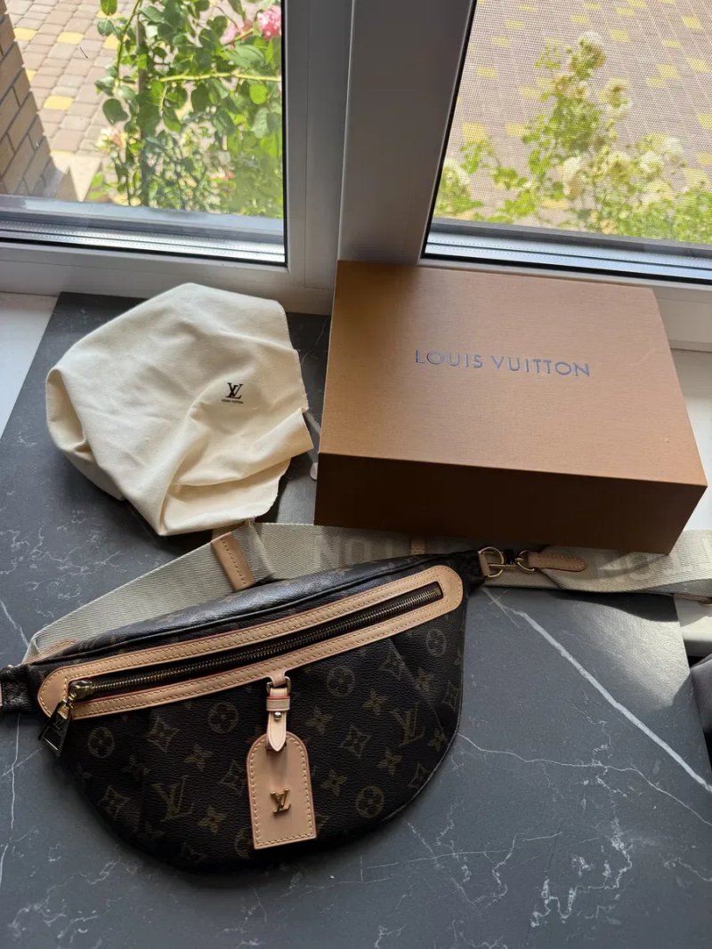 Сумка бананка Louis Vuitton — фото 2