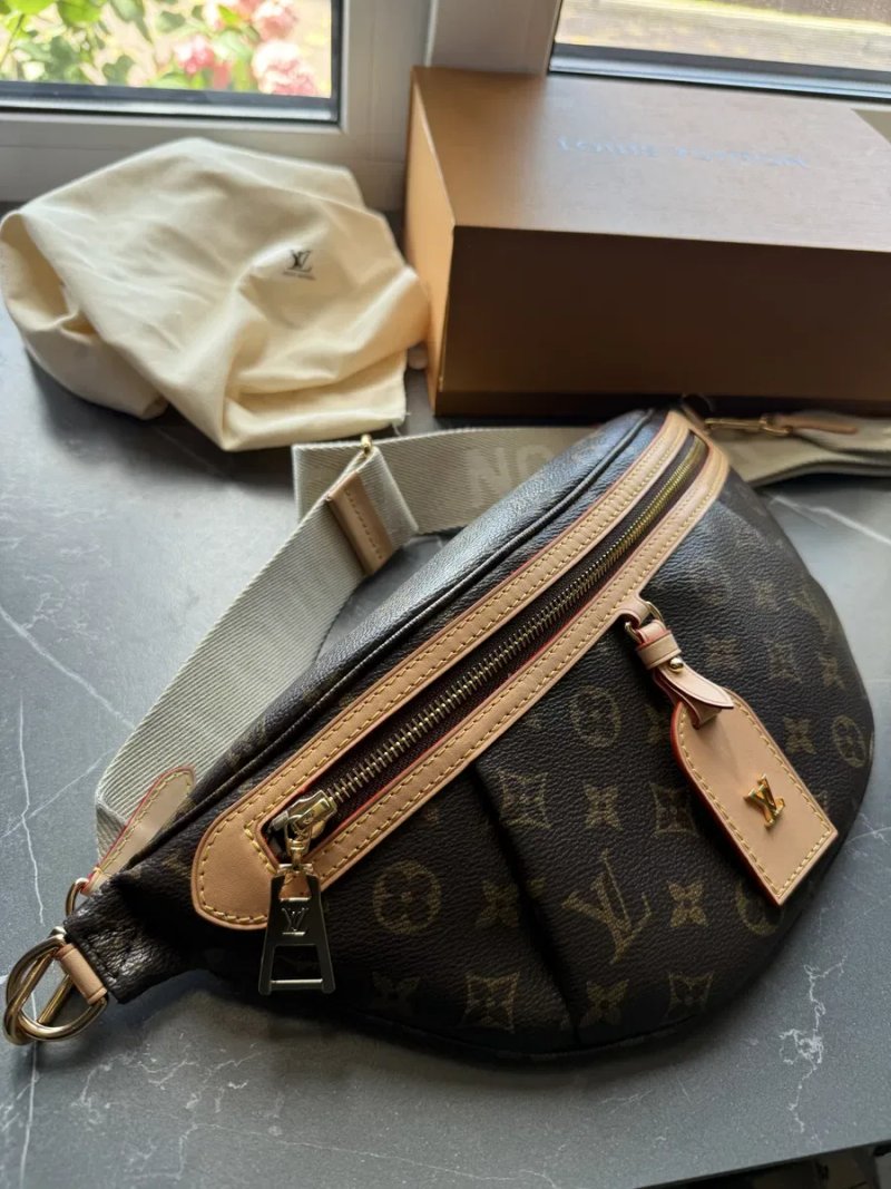 Сумка бананка Louis Vuitton — фото 3
