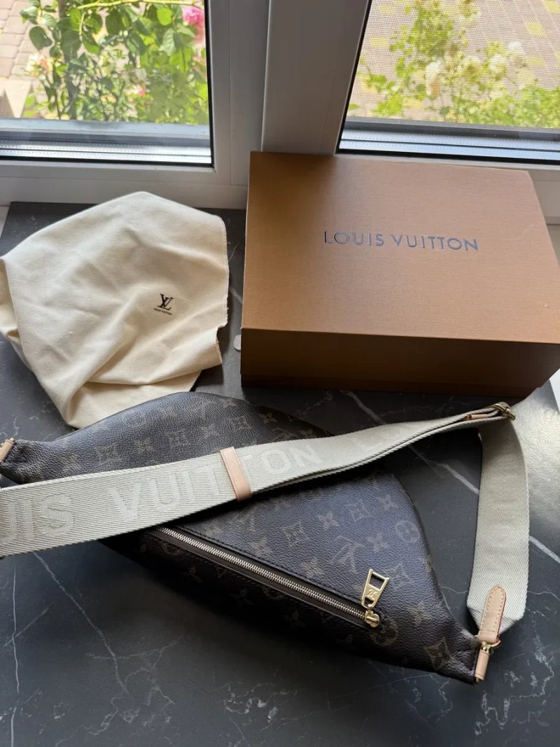 Сумка бананка Louis Vuitton — фото 6