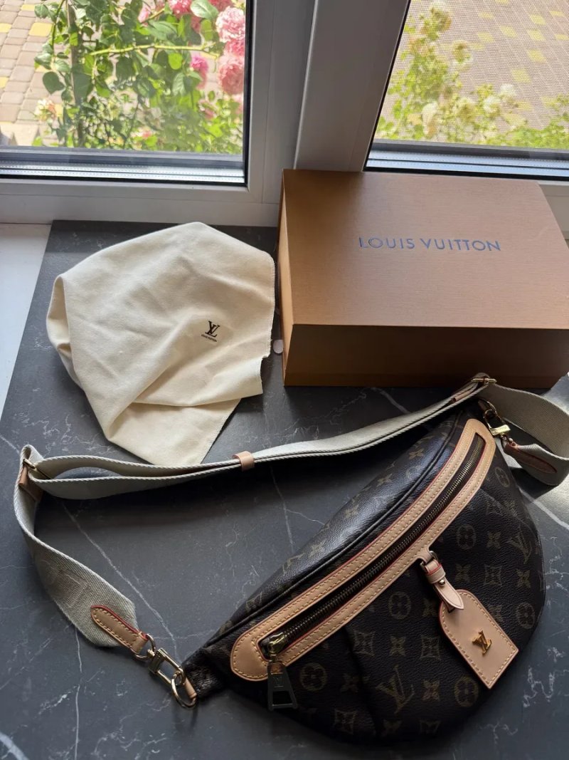 Сумка бананка Louis Vuitton — фото 7