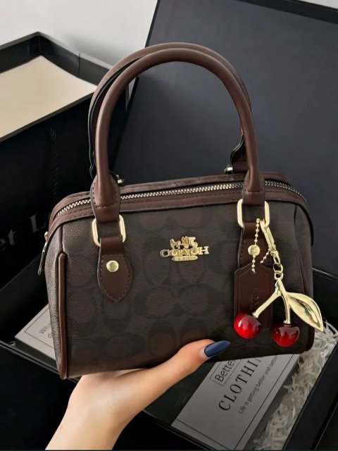 Сумка Coach Teri Mini Crossbody Bag With Cherry Print коач тері