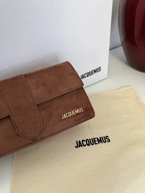 Сумка Jacquemus люкс якість, лого. Повне пакування в наявності. Фото вживу, є олх доставка і накладний платіж. Ціна актуальна.