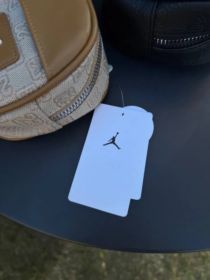 Сумка Jordan monogram через плечо черная сумка кожаная джордан мужская барсетка через плечо Джордан | Сумка шкіряна чоловіча Jordan чорна — фото 3