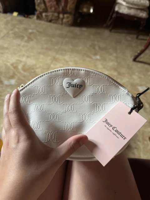 Сумка Juicy Couture Effortless Crossbody в белом цвете