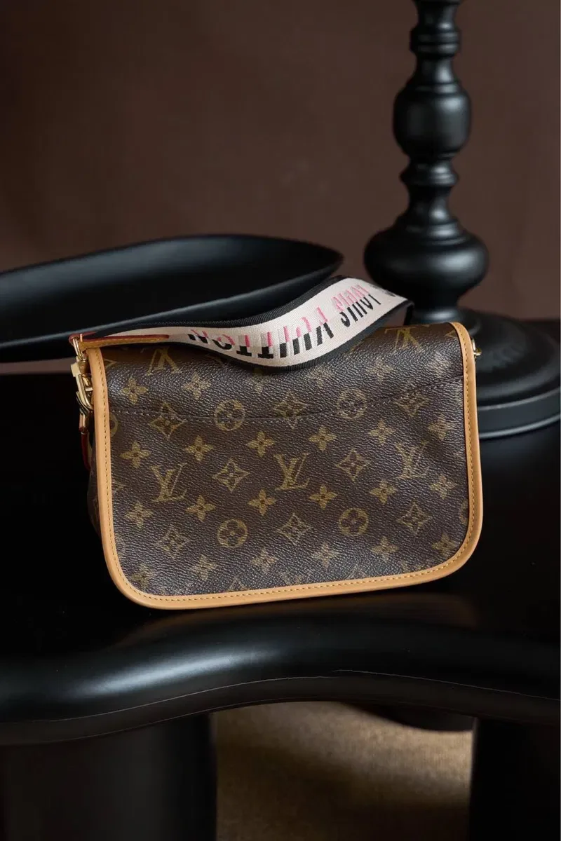 Сумка Louis Vuitton Diane повний комплект бутика премиум версия люкс сегмент натуральна шкіра і канва сумка жіноча — фото 3
