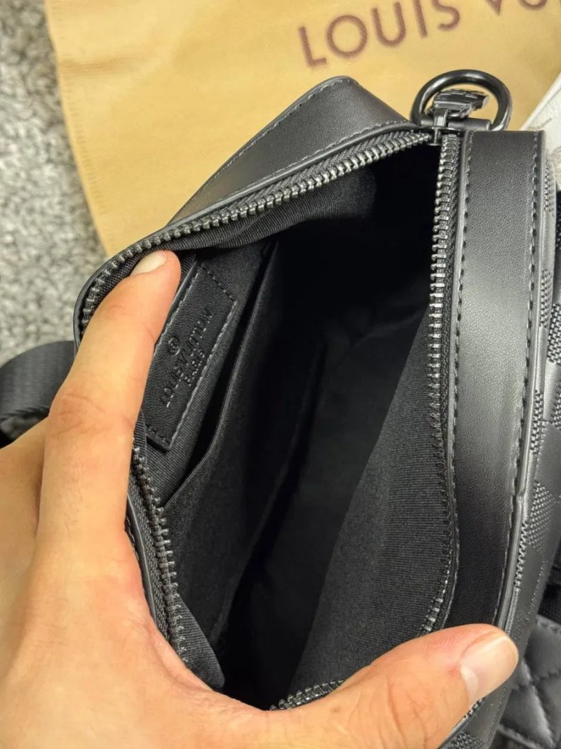 Сумка Louis Vuitton мужская черная сумка через плечо Луи Витон барсетка LV кожаная месенджер ЛВ белый | Сумка чоловіча шкіряна Луї Вітон чорна LV — фото 4