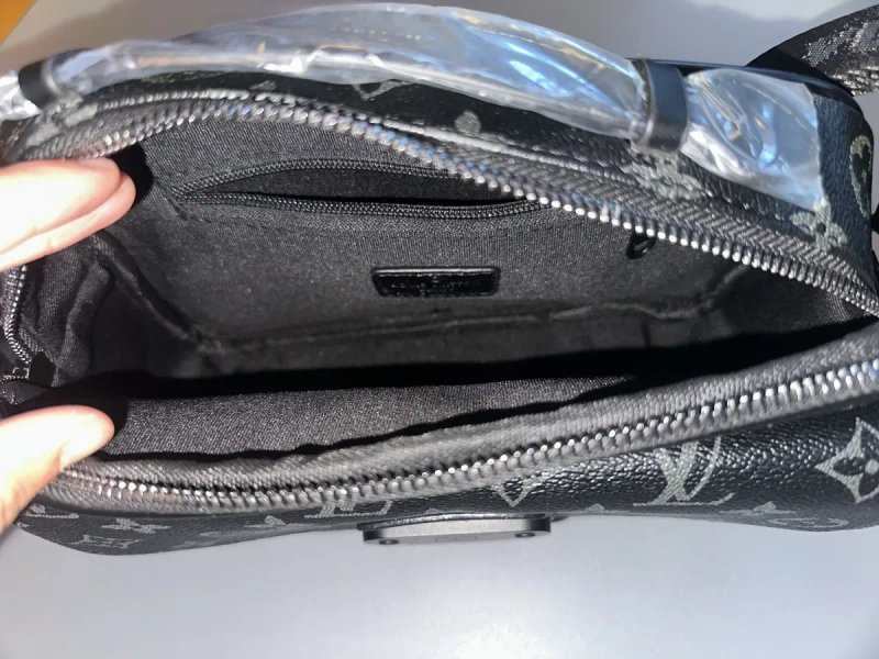 Сумка мессенджер чоловіча чорна Louis Vuitton S Lock messenger луи вит — фото 5