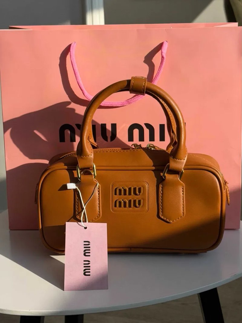 Сумка Miu Miu Arcadie Leather Bag Premium чорна Миу миу жіноча шкіряна — фото 3