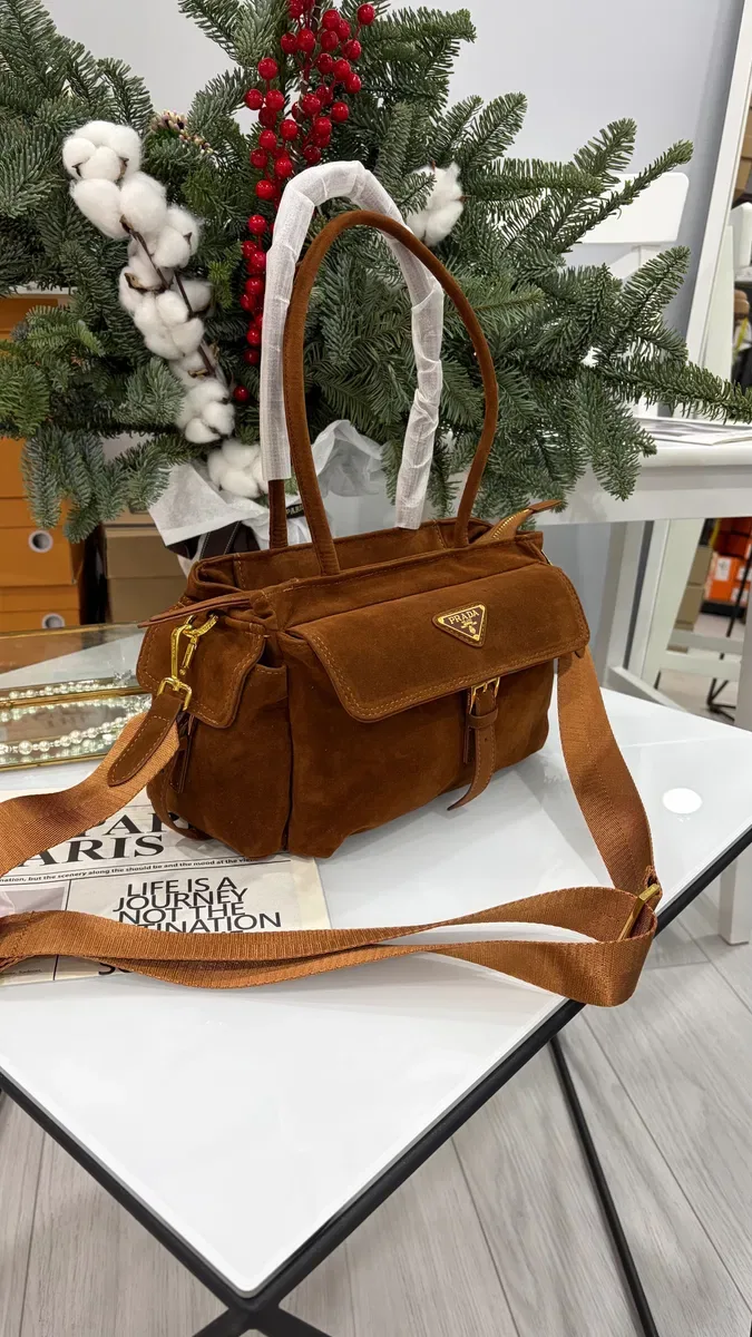 Сумка Prada замшева — фото 2