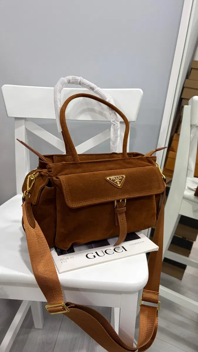 Сумка Prada замшева — фото 7