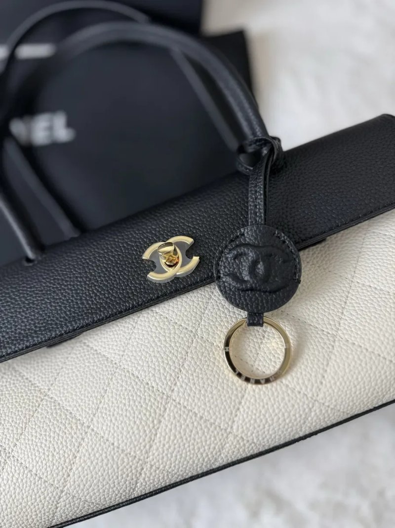 Сумка шанель | Сумка Chanel Urban Essential East West Small AS6288 31 см чорно-біла — фото 4