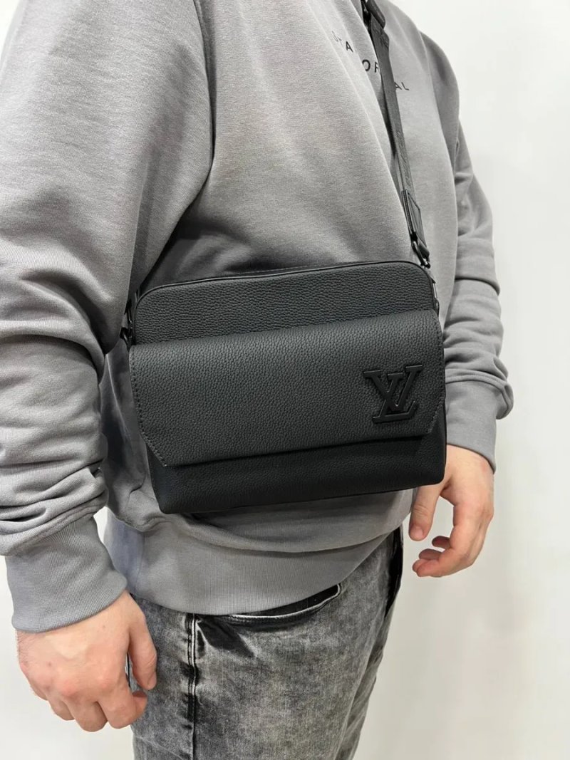 Сумка шкіряна чоловіча через плече / Мужская сумка Louis Vuitton — фото 6
