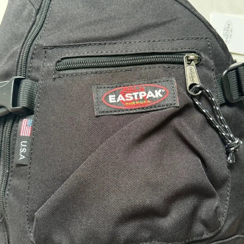 Сумка-слінг через плече Eastpak Sling 008 Black 15.5L,чорна — фото 4