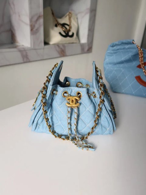 Сумка жіноча джинсова денім блакитна Chanel 25 Hobo Bag сумочка стильна тренд 2026 шанель женская мини купити сумку