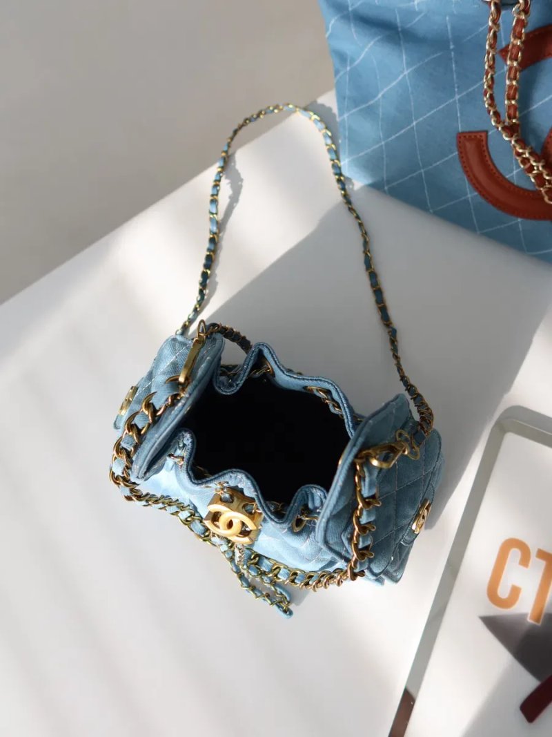 Сумка жіноча джинсова денім блакитна Chanel 25 Hobo Bag сумочка стильна тренд 2026 шанель женская мини купити сумку — фото 7