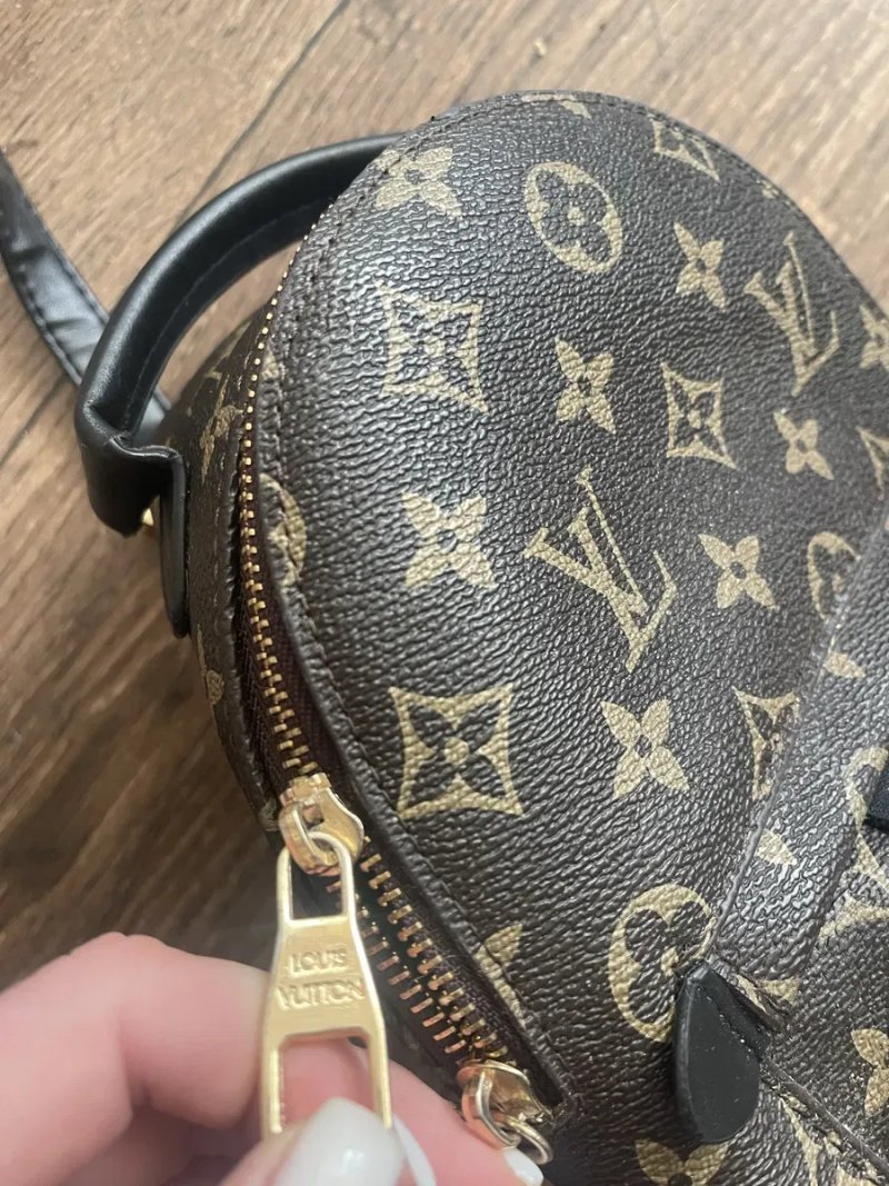 Сумочка кросбоди в виде рюкзачка Louis Vuitton! Франция! Недорого!!! — фото 3