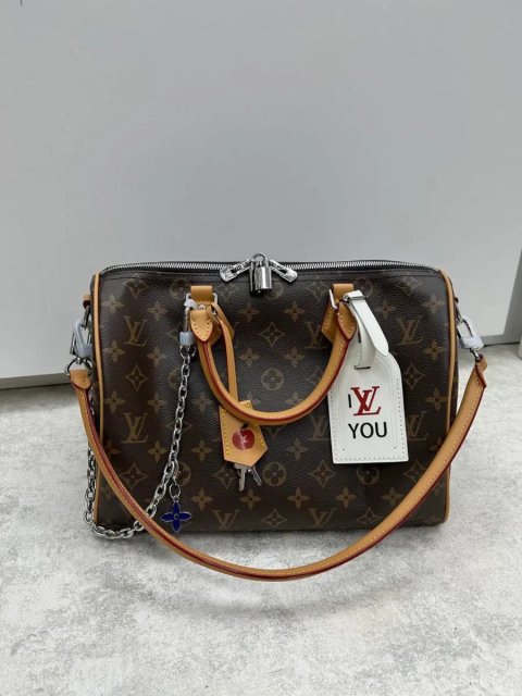 Сумочка в стилі LV