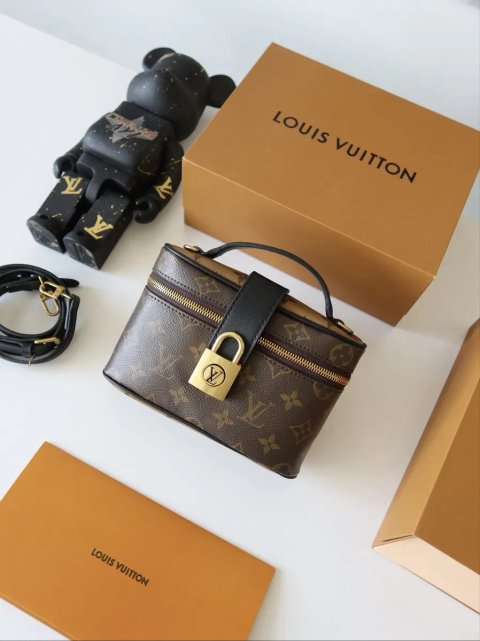 Сумочка жіноча коричнева Louis Vuitton Low Key Vanity Pouch луи витон сумка женская коричневая шкіряна шкіра натуральная кожа кожаная маленькая тренд