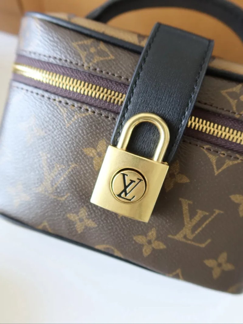 Сумочка жіноча коричнева Louis Vuitton Low Key Vanity Pouch луи витон сумка женская коричневая шкіряна шкіра натуральная кожа кожаная маленькая тренд — фото 2