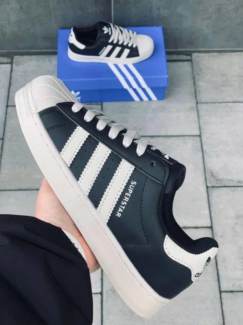 Суперстари жіночі • кроосовки адідас суперстар • adidas superstar • шкіряні кросівки адідас • адіки чорно білі — фото 2