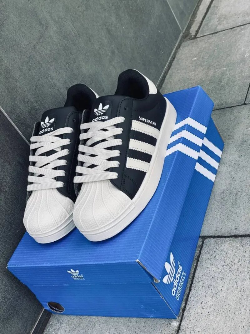 Суперстари жіночі • кроосовки адідас суперстар • adidas superstar • шкіряні кросівки адідас • адіки чорно білі — фото 3