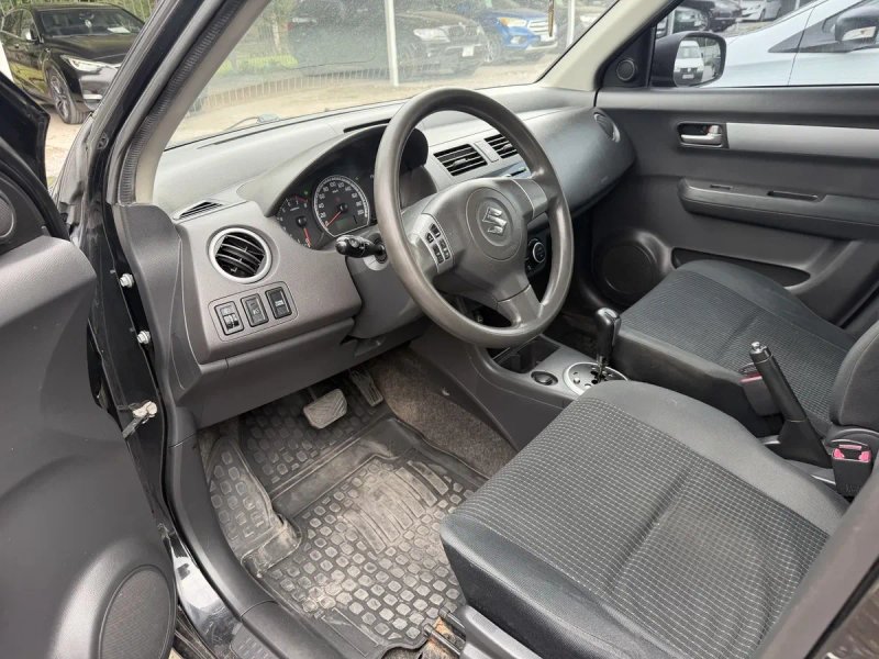 Suzuki Swift 1.3 бенз автомат — фото 7