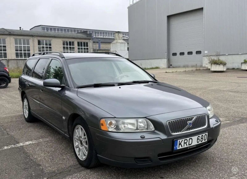 Свіжопригнана Volvo V-70 — фото 3
