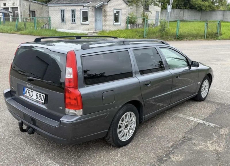 Свіжопригнана Volvo V-70 — фото 6