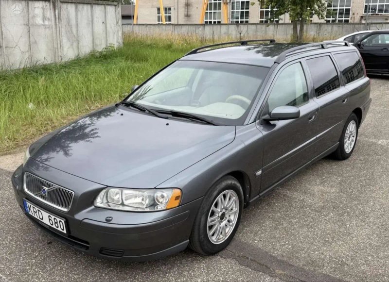 Свіжопригнана Volvo V-70 — фото 8