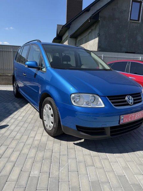 Свіжопригнаний Volkswagen touran 1.6mpi бензин
