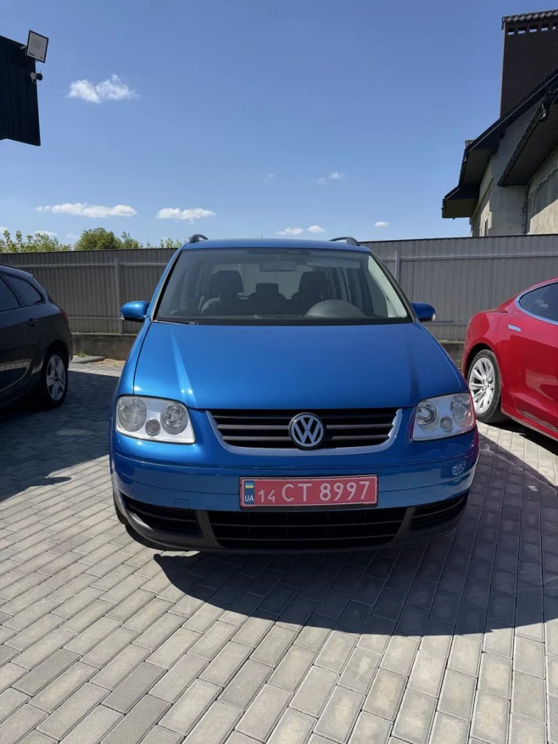 Свіжопригнаний Volkswagen touran 1.6mpi бензин — фото 2