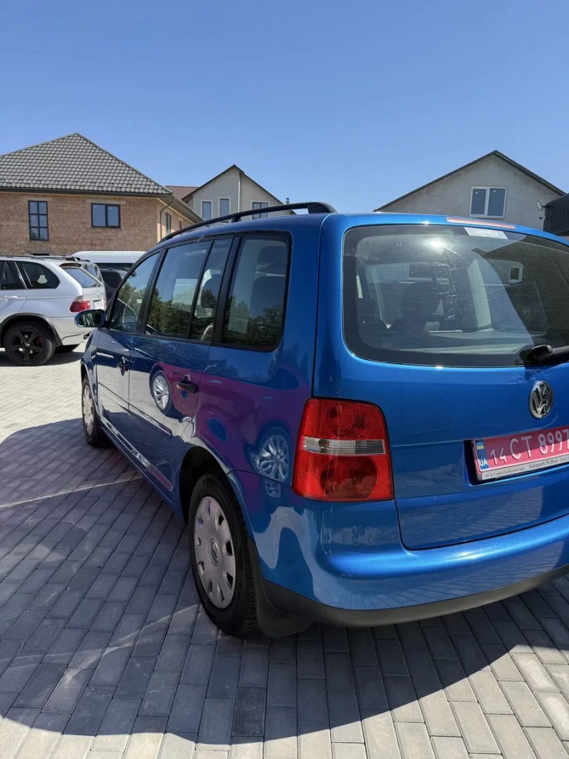 Свіжопригнаний Volkswagen touran 1.6mpi бензин — фото 3