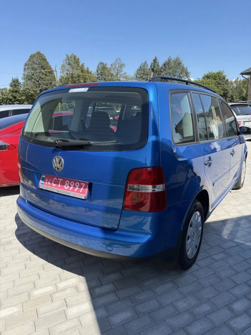 Свіжопригнаний Volkswagen touran 1.6mpi бензин — фото 4