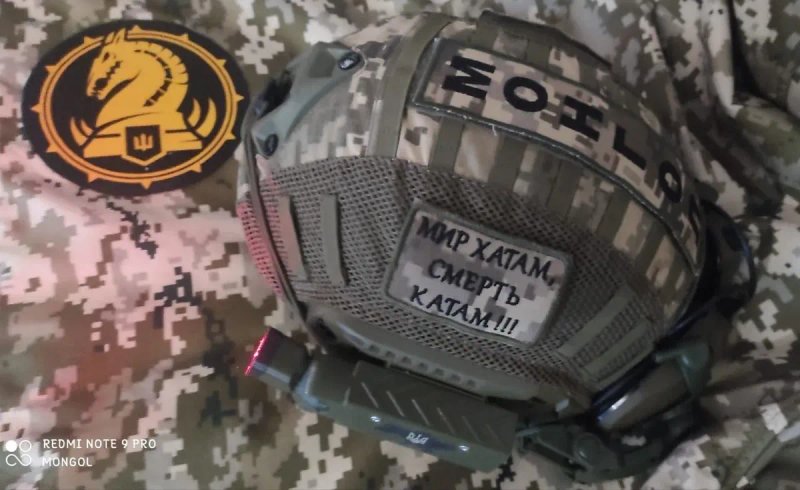 Тактичний ліхтарик на шолом червоний, білий діод 30+ годин світла - 320 грн — фото 7