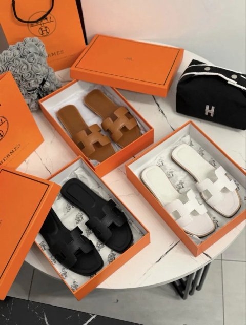 Тапочки Hermes.