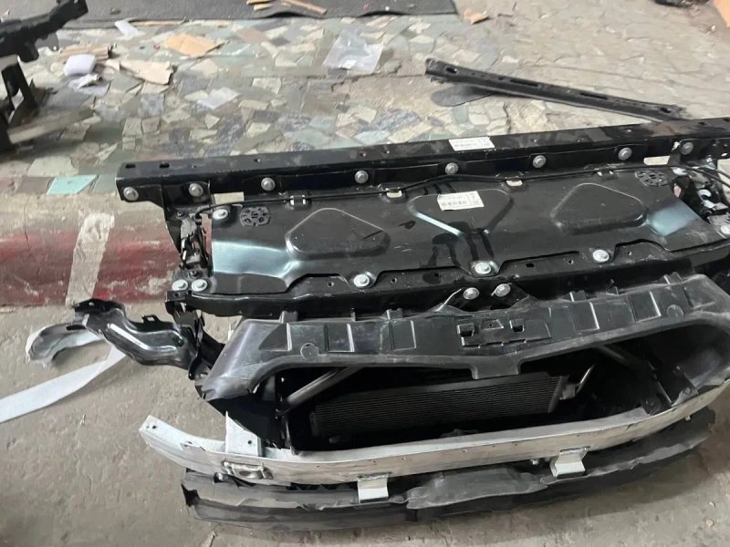 Телевізор панель радіаторів касета радіаторів BMW X5 G05 2018 2019 2020 2021 2022 2023 2024 — фото 3