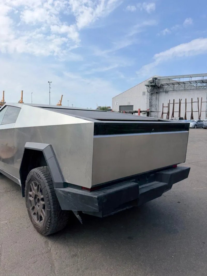 Tesla Cybertruck 24 рік — фото 6