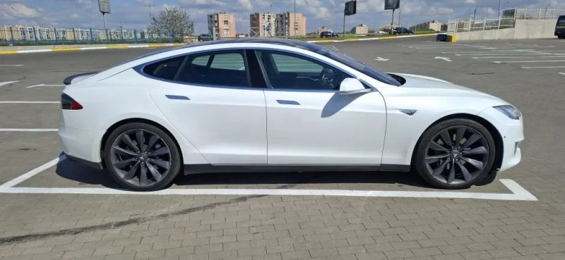 Tesla mobile s p85+ — фото 4