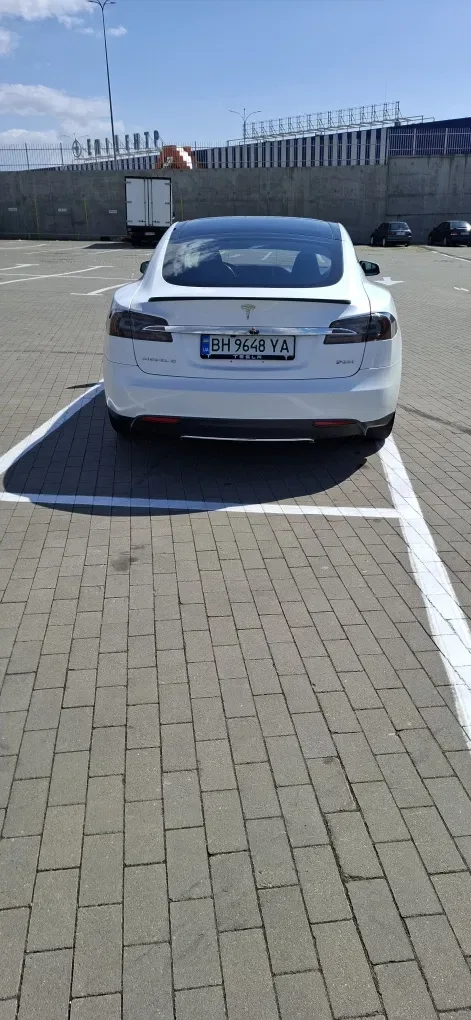 Tesla mobile s p85+ — фото 6