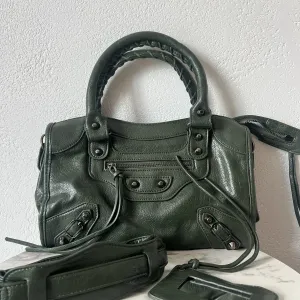 Сумка з лого balenciaga city bag