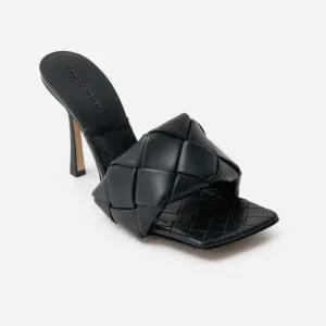 Мюлі та сумка від Bottega Veneta