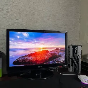 монитор LG 22 дюйма Full HD (1920x1080)