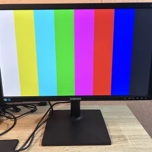 Монітор Samsung 23,6” LS24E65UPLX с HDMI розʼємом, а також VGA, DisplayPort Б/У
