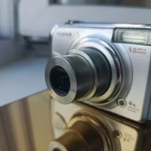 фото камера Fujifilm Finepix  4xZOOM  Super CCD + комплект!